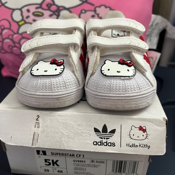 Hello Kitty Adidas Superstar - Picture 2 of 4